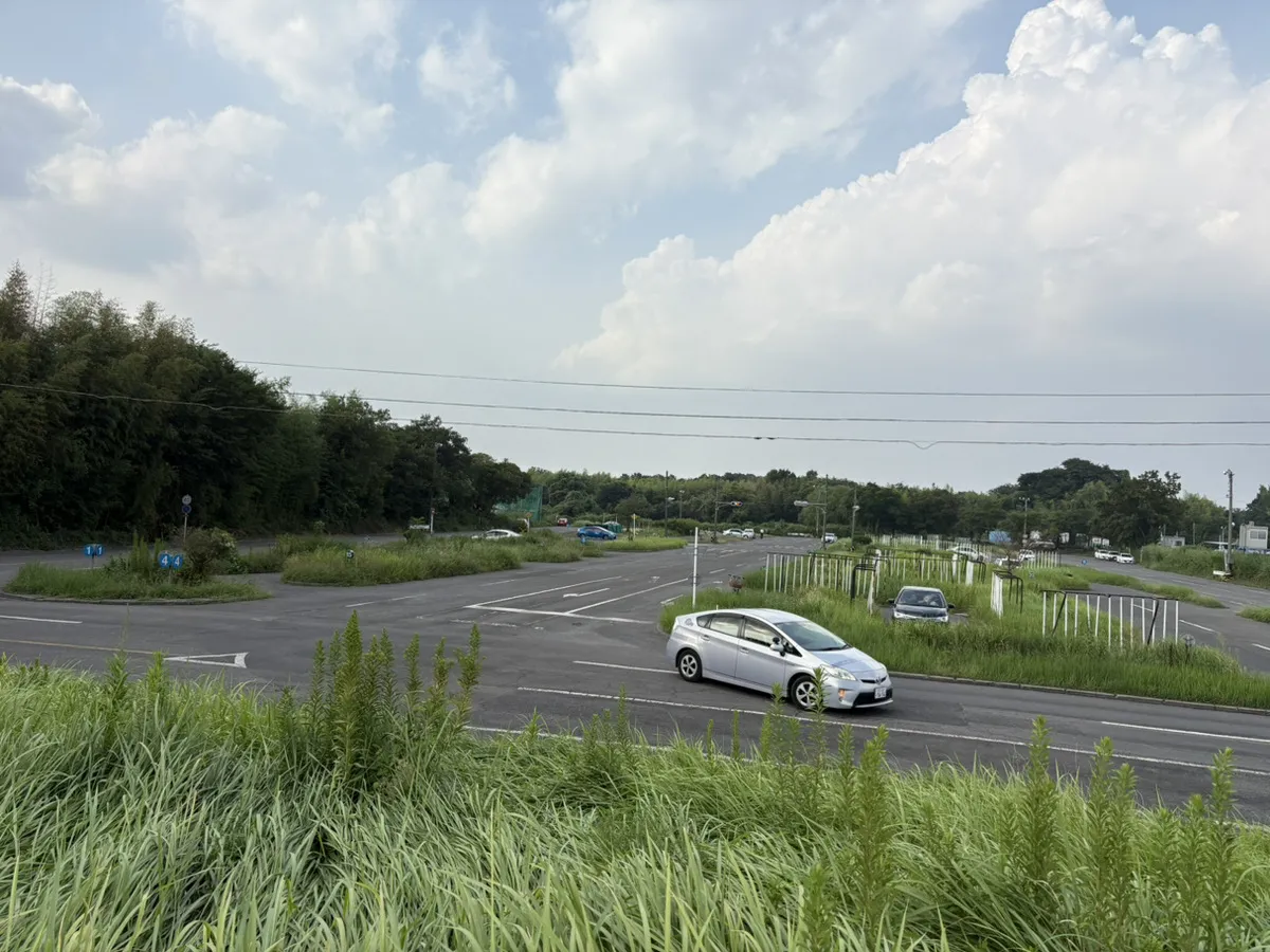 自動車教習所の非公認とは？公認校との違い