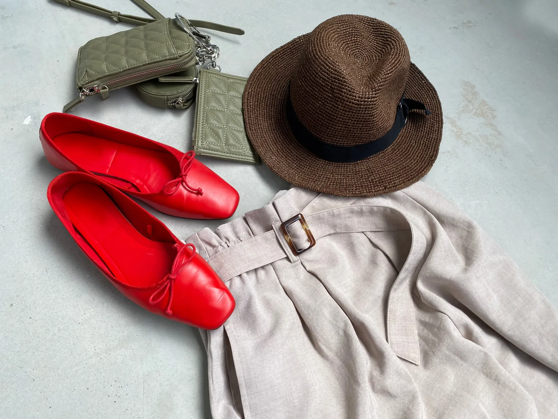 NGとされる服装や靴の例（安全性を損なうもの）（h3）