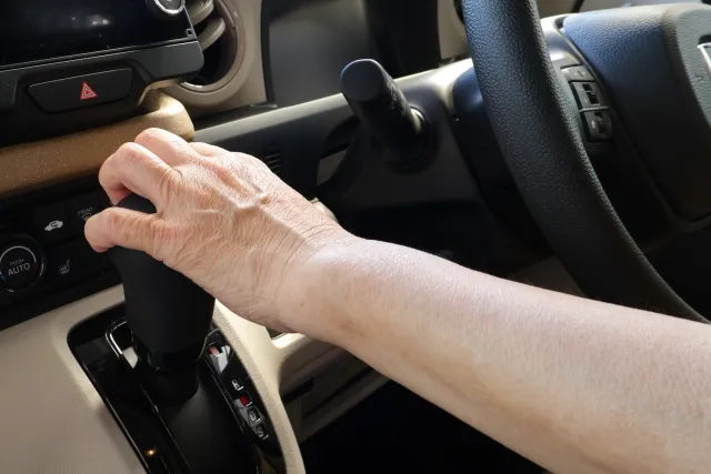 自動車免許にはAT（オートマチック）限定とMT（マニュアル）の2種類がある