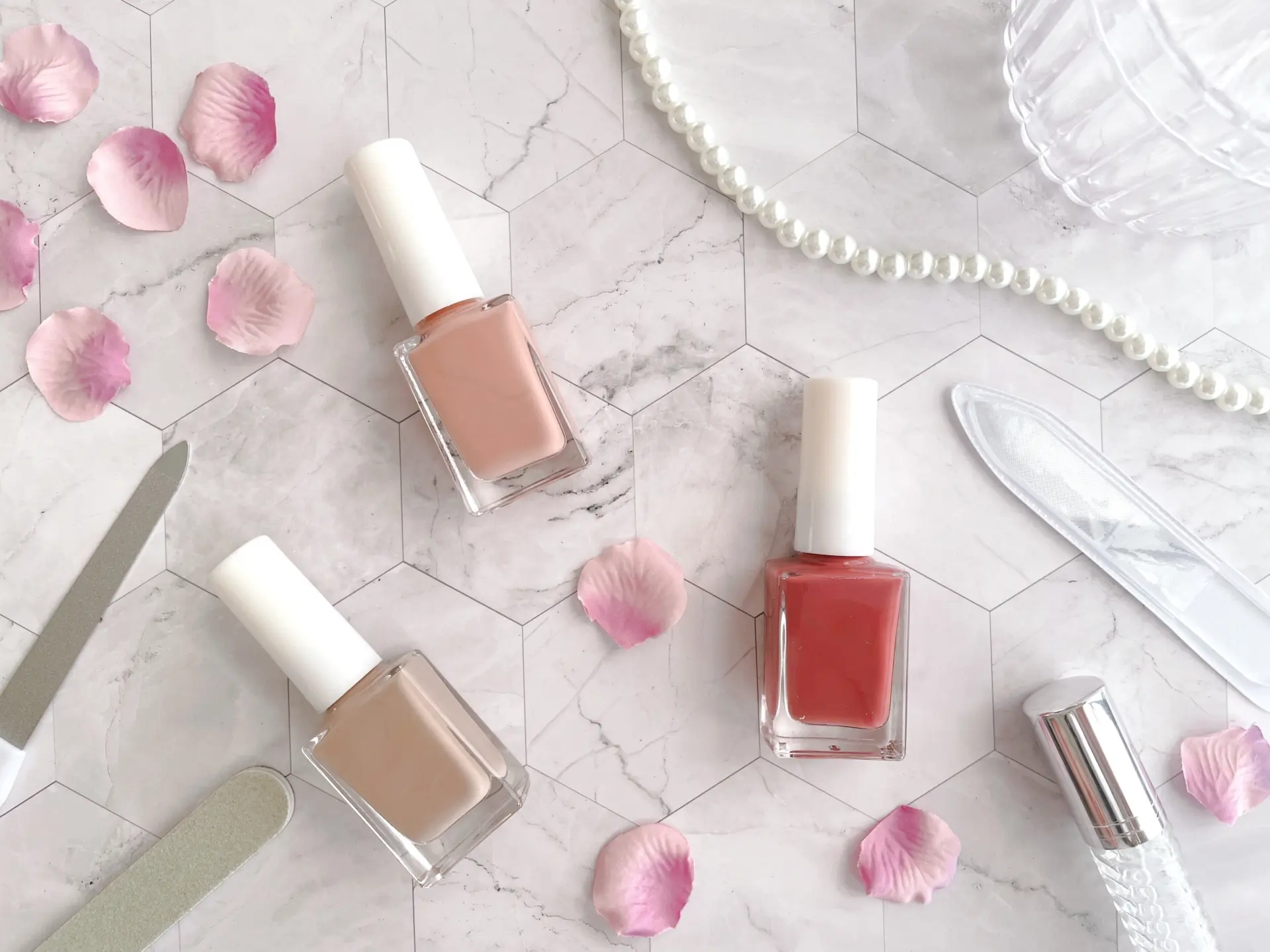 自動車教習所・合宿免許でも安心なネイルの方法とおすすめデザイン